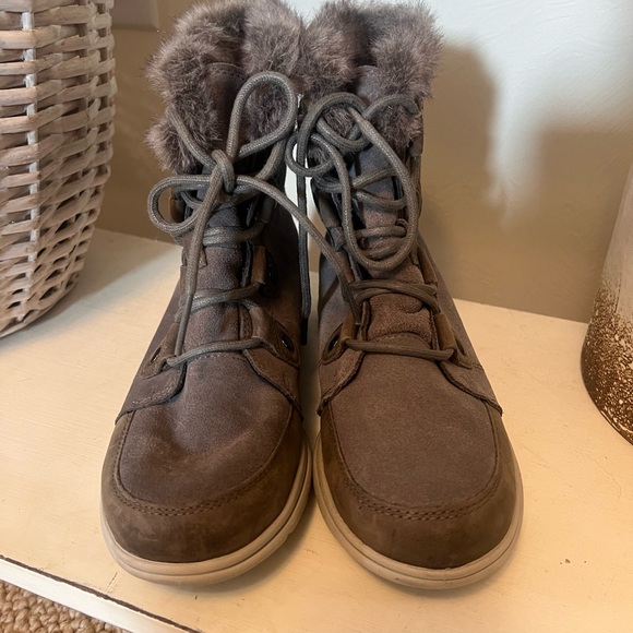 SOREL Snow Boots size 7 - Picture 2 of 10